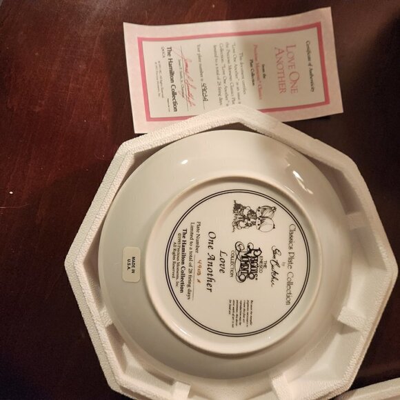 Hamilton Collection Precious Moments Love One Another Plate - Picture 2 of 2